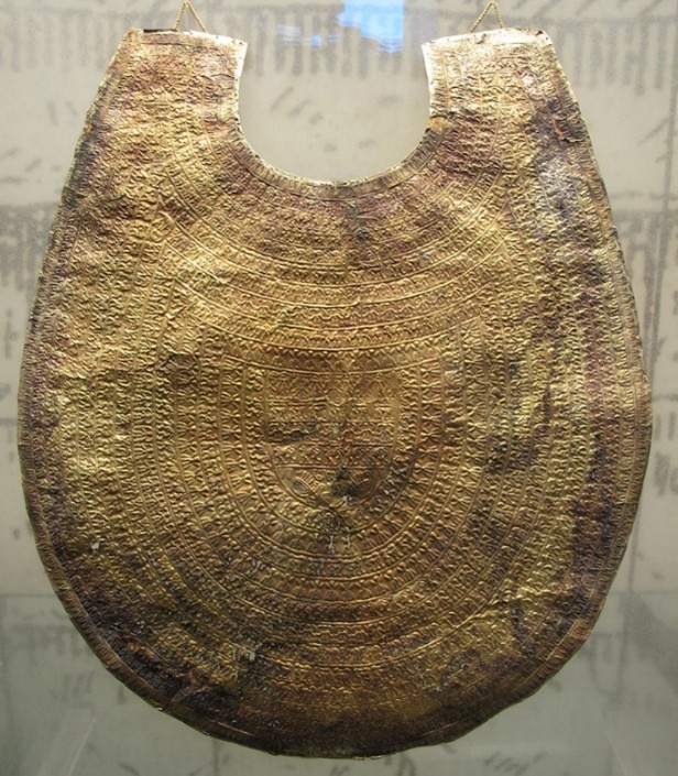 Gold pectoral (650 BCE) Regolini-Galassi Tomb. Vatican Museum, Vatican City. Gold pectoral (museivaticani.va)