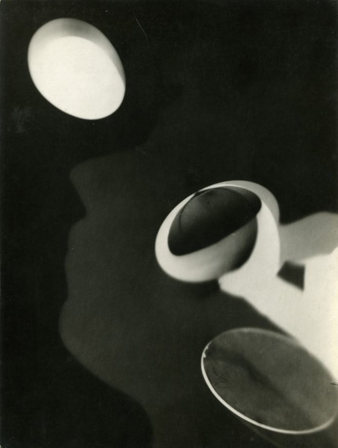 Man Ray, Rayograph from the series with Kiki, 1922, 20 x 15 cm