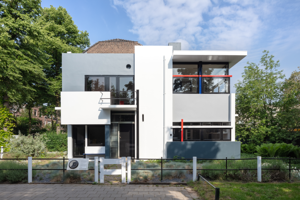 Gerrit Rietveld, Rietveld-Schröder-Haus (Sammlung Centraal Museum, Utrecht). https://www.rietveldschroderhuis.nl/en  