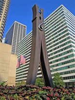 Clothespin (1976) Claes Oldenburg. Center Square Plaza in Philadelphia, Pennsylvania