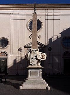 Scultura di elefante e obelisco