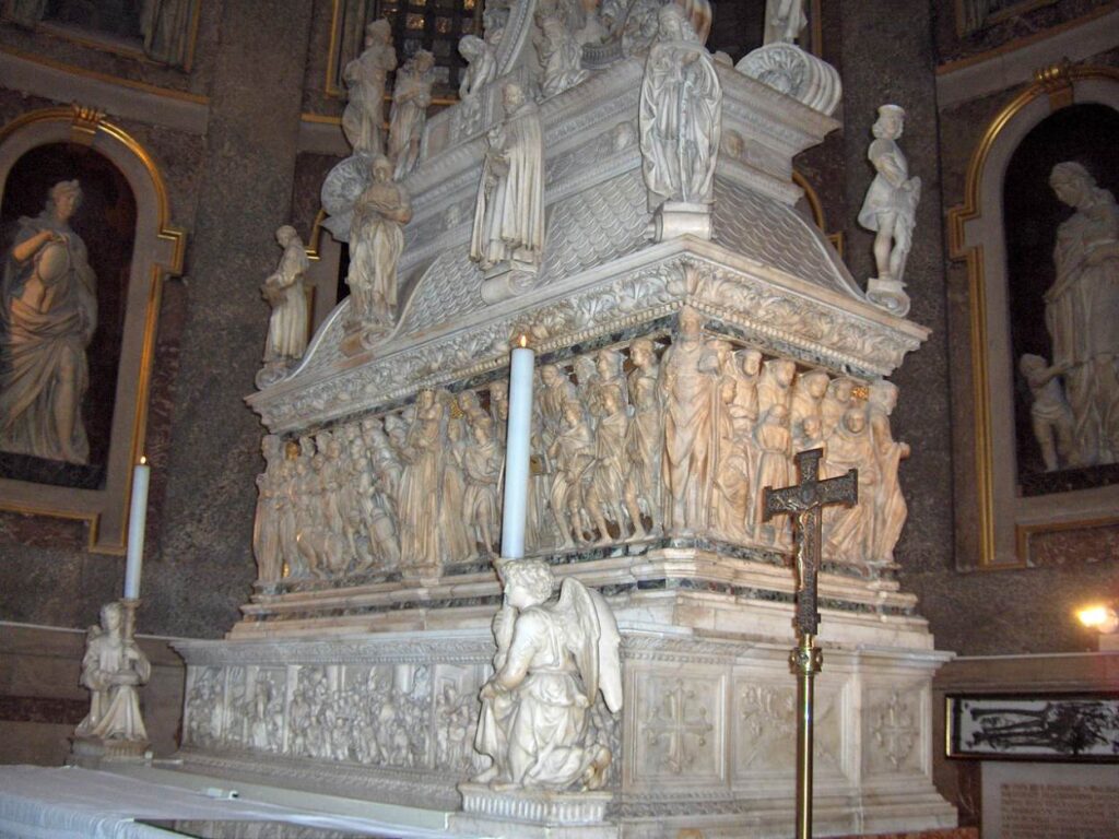 Tomb of St Dominic - Michelagenlo - 1494-1495